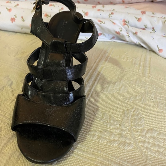 Shoes - Picture 2 of 5